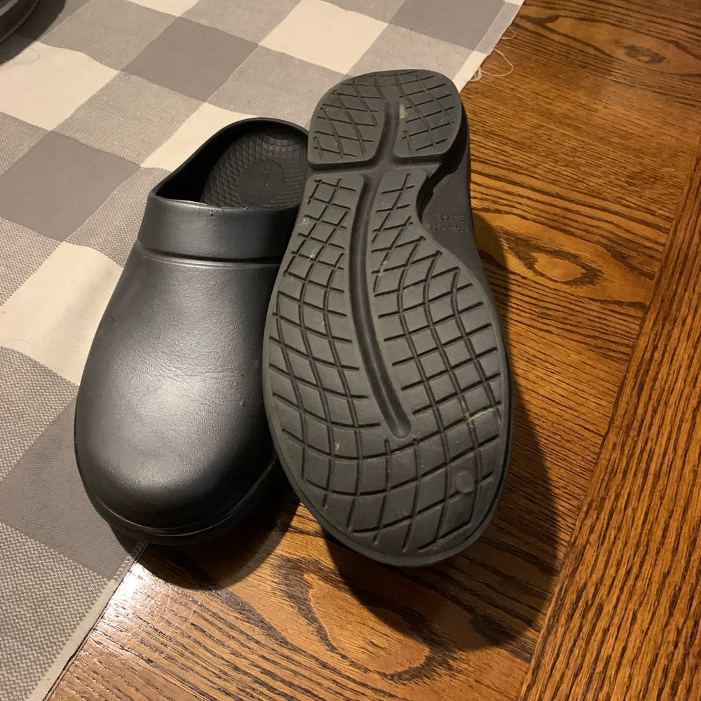 Oofos slip on’s!